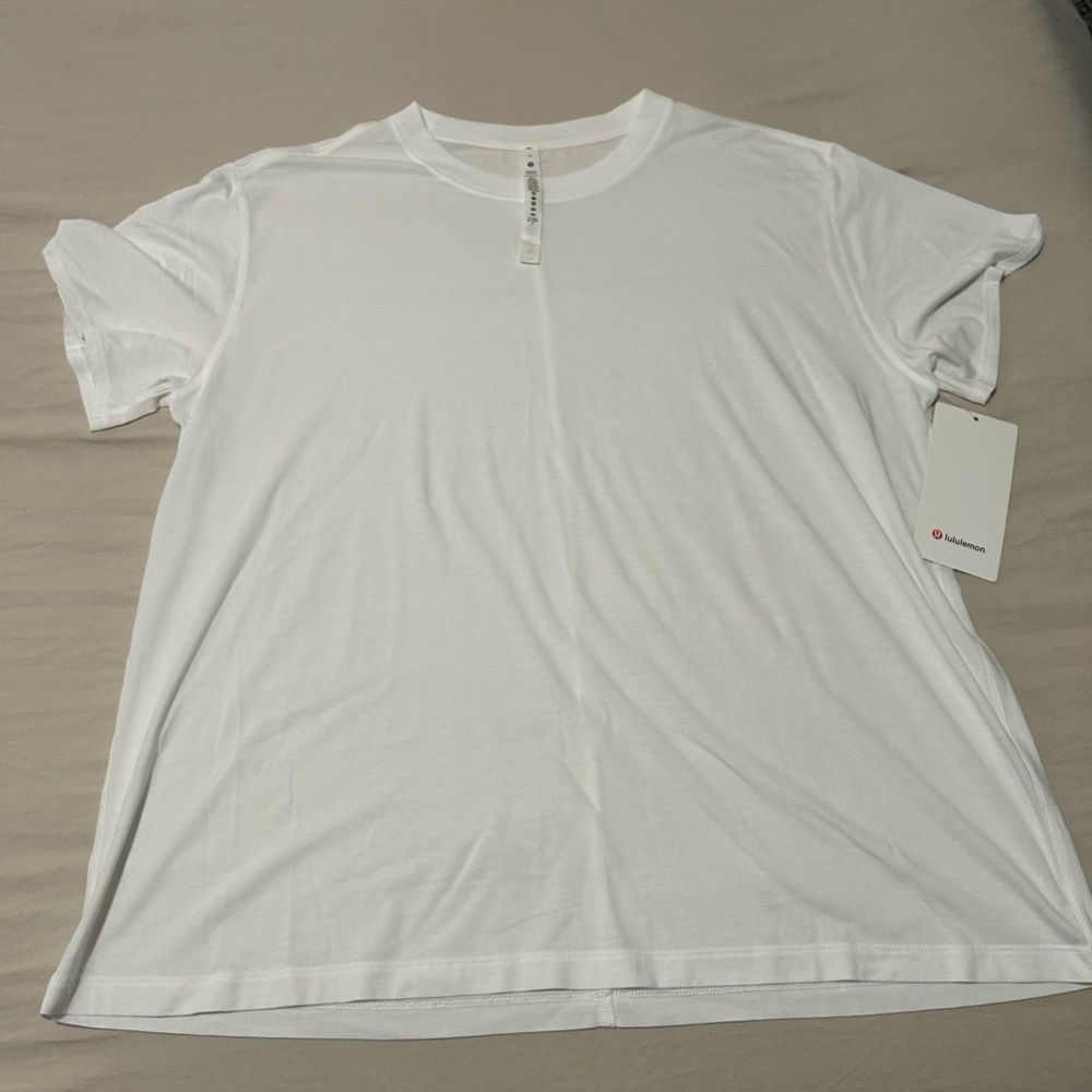 White Women’s Lululemon T-shirt!